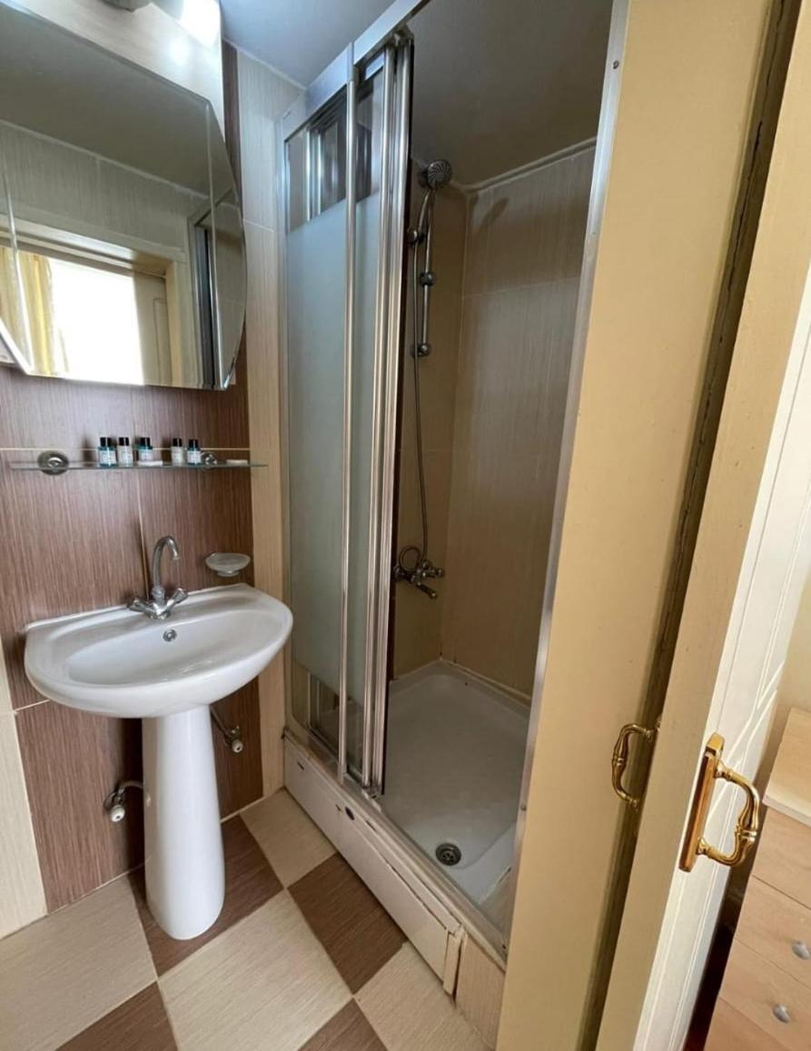 Deniz Konak Boutique Hotel ไคริเนีย ภายนอก รูปภาพ
